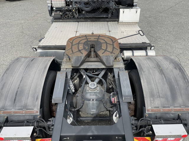 UDトラックスクオントレーラーヘッド（トラクターヘッド）大型（10t）[写真11]
