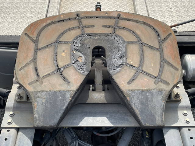 UDトラックスクオントレーラーヘッド（トラクターヘッド）大型（10t）[写真12]