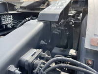 UDトラックスクオントレーラーヘッド（トラクターヘッド）大型（10t）[写真19]