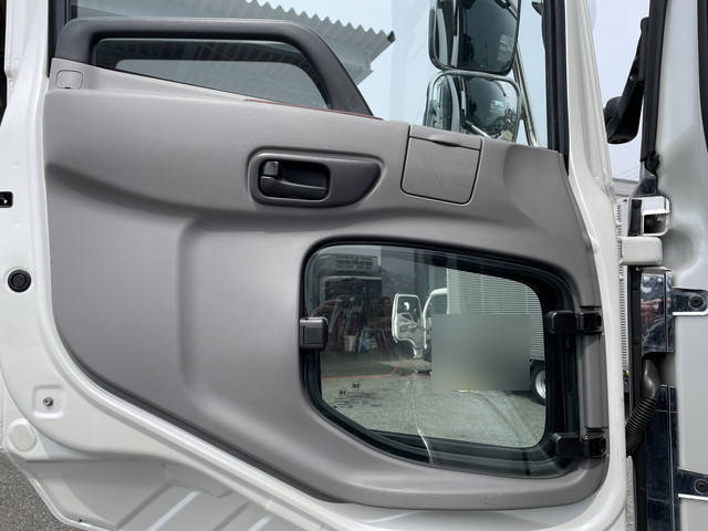 UDトラックスクオントレーラーヘッド（トラクターヘッド）大型（10t）[写真24]