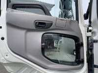 UDトラックスクオントレーラーヘッド（トラクターヘッド）大型（10t）[写真24]