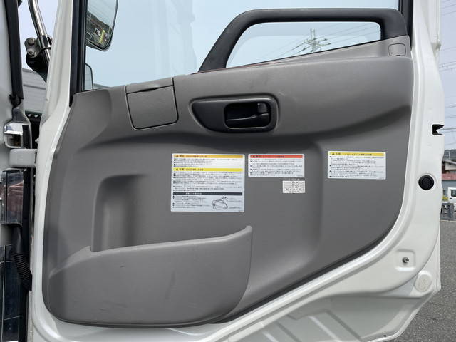 UDトラックスクオントレーラーヘッド（トラクターヘッド）大型（10t）[写真25]