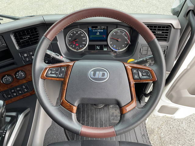 UDトラックスクオントレーラーヘッド（トラクターヘッド）大型（10t）[写真32]