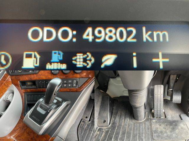 UDトラックスクオントレーラーヘッド（トラクターヘッド）大型（10t）[写真33]