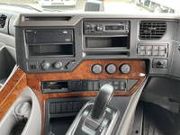 UDトラックスクオントレーラーヘッド（トラクターヘッド）大型（10t）[写真35]