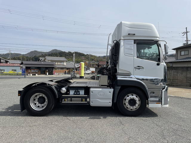 UDトラックスクオントレーラーヘッド（トラクターヘッド）大型（10t）[写真06]