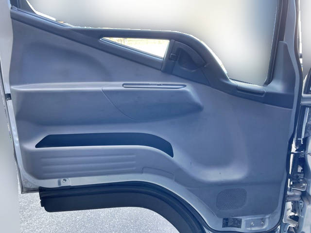 三菱ふそうキャンター平ボディ小型（2t・3t）[写真22]