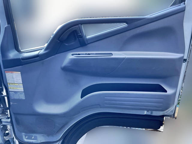 三菱ふそうキャンター平ボディ小型（2t・3t）[写真23]