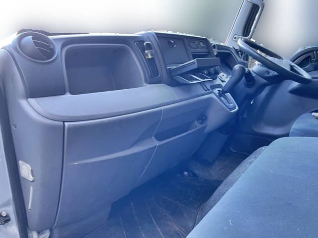 三菱ふそうキャンター平ボディ小型（2t・3t）[写真24]