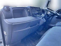 三菱ふそうキャンター平ボディ小型（2t・3t）[写真24]