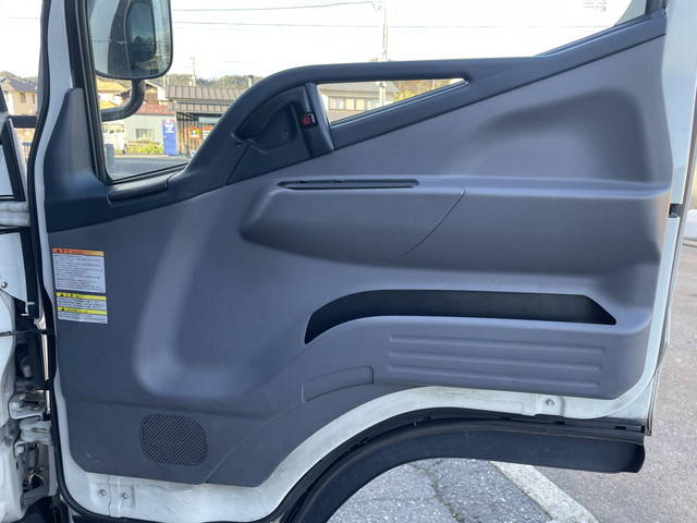 三菱ふそうキャンターアルミバン小型（2t・3t）[写真26]