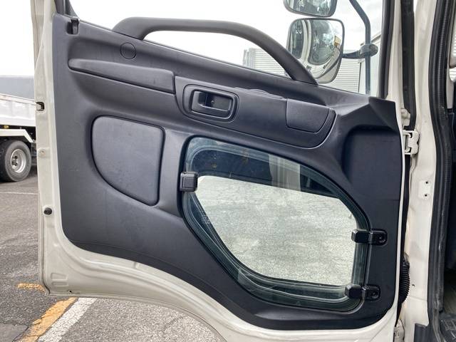 日野レンジャーアルミバン中型（4t）[写真28]