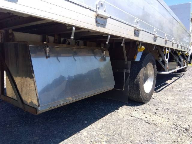 三菱ふそうファイターアルミブロック中型（4t）[写真17]