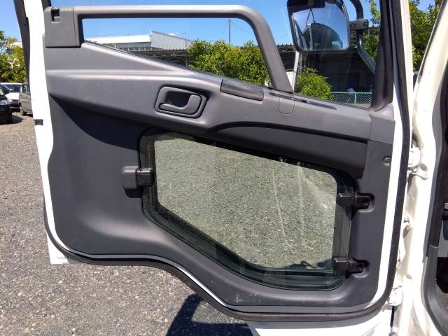 三菱ふそうファイターアルミブロック中型（4t）[写真25]