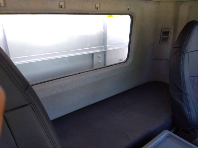 三菱ふそうファイターアルミブロック中型（4t）[写真32]