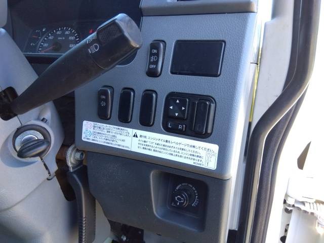 三菱ふそうファイターアルミブロック中型（4t）[写真37]