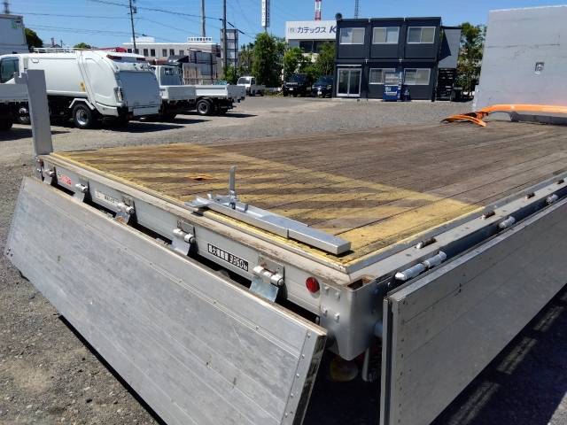 三菱ふそうファイターアルミブロック中型（4t）[写真09]