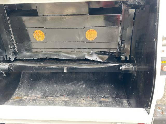 いすゞエルフパッカー車（塵芥車）小型（2t・3t）[写真11]