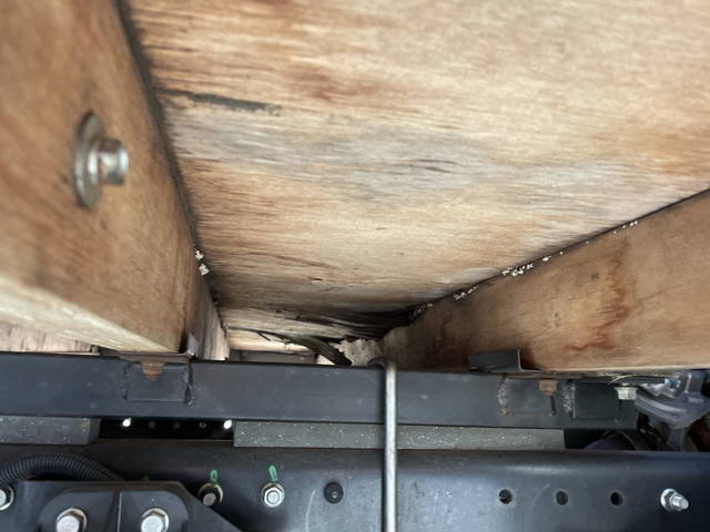 三菱ふそうキャンター平ボディ小型（2t・3t）[写真16]