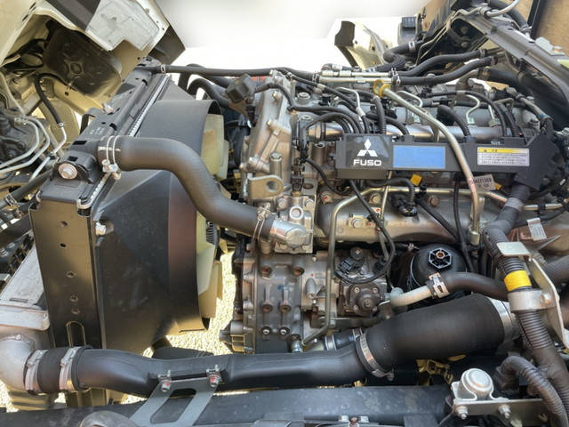 三菱ふそうキャンター平ボディ小型（2t・3t）[写真17]