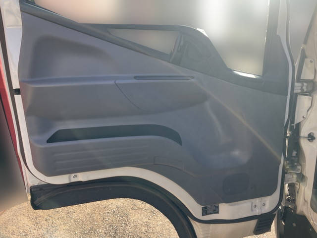 三菱ふそうキャンター平ボディ小型（2t・3t）[写真20]