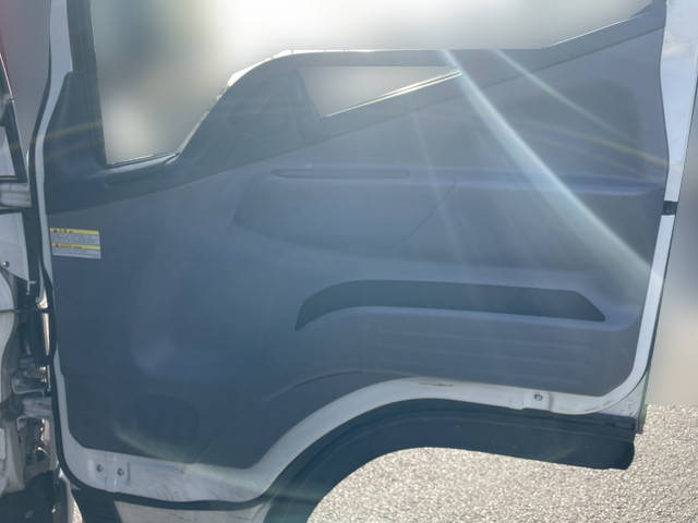 三菱ふそうキャンター平ボディ小型（2t・3t）[写真21]