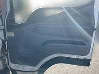 三菱ふそうキャンター平ボディ小型（2t・3t）[写真21]