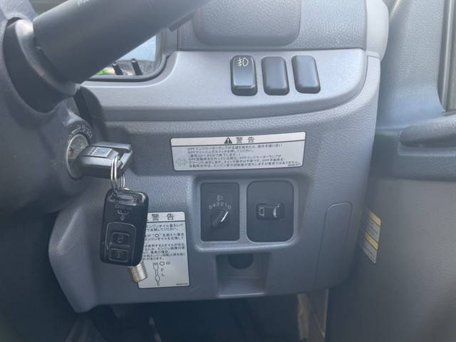 三菱ふそうキャンター平ボディ小型（2t・3t）[写真31]