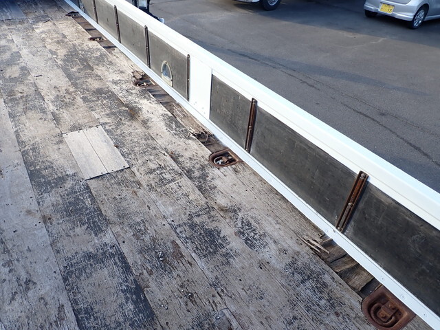 三菱ふそうファイター平ボディ中型（4t）[写真17]