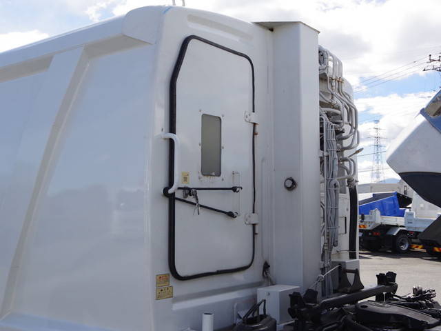 UDトラックスコンドルパッカー車（塵芥車）中型（4t）[写真18]