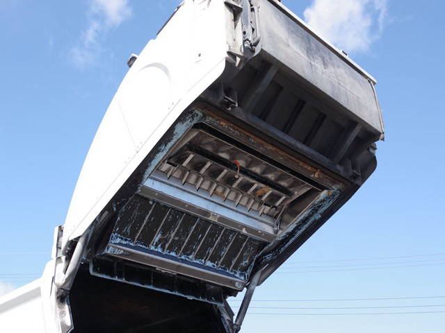 UDトラックスコンドルパッカー車（塵芥車）中型（4t）[写真20]