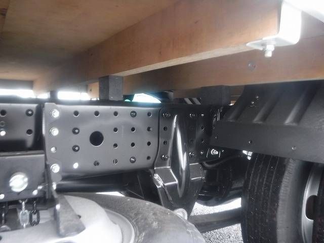 三菱ふそうキャンター平ボディ小型（2t・3t）[写真16]