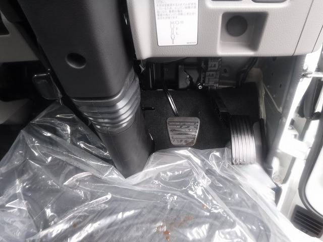 三菱ふそうキャンター平ボディ小型（2t・3t）[写真04]