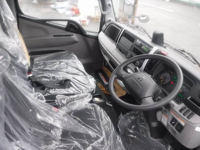 三菱ふそうキャンター平ボディ小型（2t・3t）[写真05]