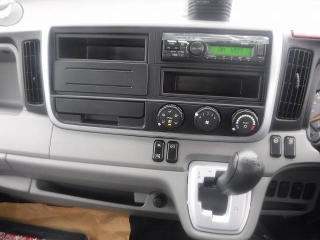 三菱ふそうキャンター平ボディ小型（2t・3t）[写真07]