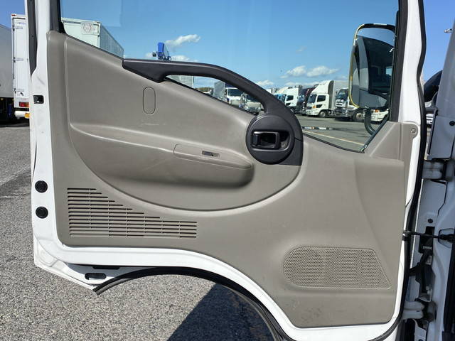 日産アトラスパネルバン小型（2t・3t）[写真24]