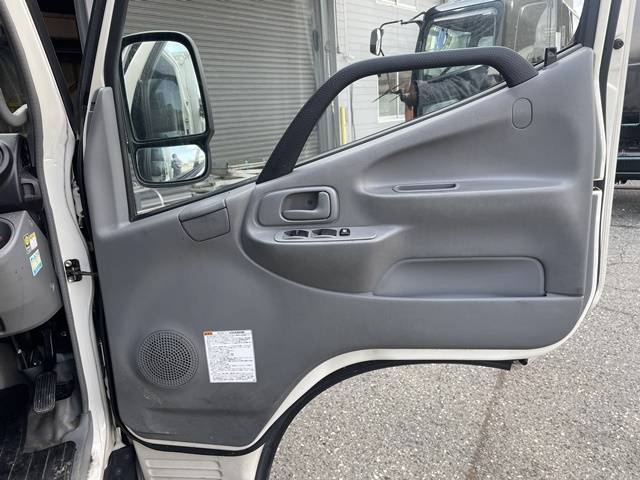 日野デュトロ冷凍車（冷蔵車）小型（2t・3t）[写真28]