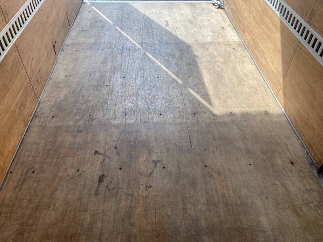 いすゞエルフアルミバン小型（2t・3t）[写真11]