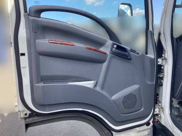 いすゞエルフアルミバン小型（2t・3t）[写真24]