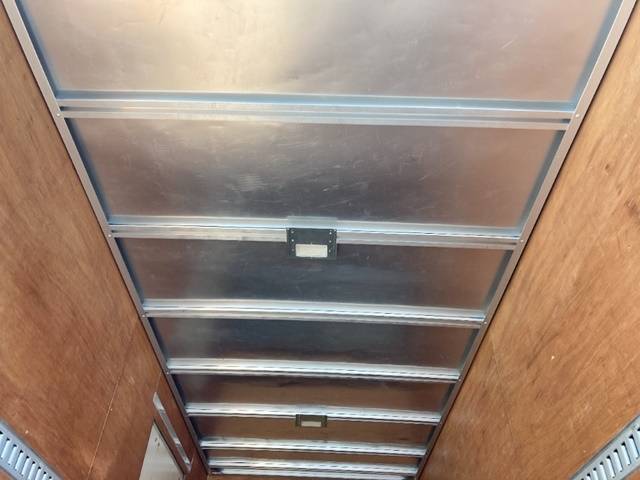 いすゞエルフアルミバン小型（2t・3t）[写真07]