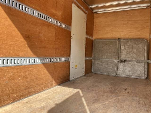 いすゞエルフアルミバン小型（2t・3t）[写真08]