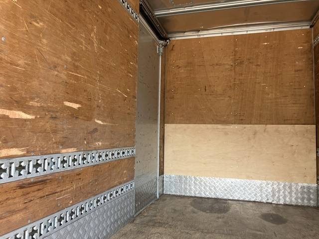 三菱ふそうキャンターアルミバン小型（2t・3t）[写真12]