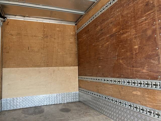 三菱ふそうキャンターアルミバン小型（2t・3t）[写真14]