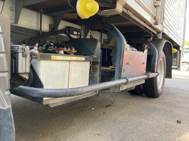 三菱ふそうキャンターアルミバン小型（2t・3t）[写真21]