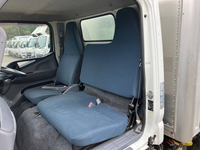 三菱ふそうキャンターアルミバン小型（2t・3t）[写真32]