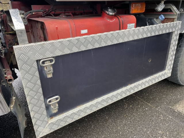 三菱ふそうスーパーグレートダンプ大型（10t）[写真11]