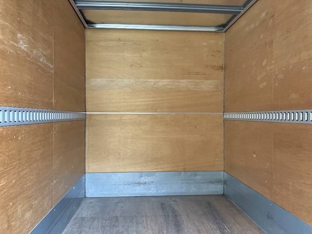 いすゞエルフアルミバン小型（2t・3t）[写真10]