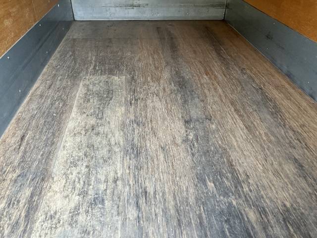 いすゞエルフアルミバン小型（2t・3t）[写真11]