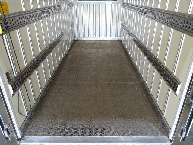 三菱ふそうキャンター冷凍車（冷蔵車）小型（2t・3t）[写真12]