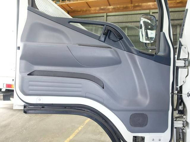 三菱ふそうキャンター冷凍車（冷蔵車）小型（2t・3t）[写真32]